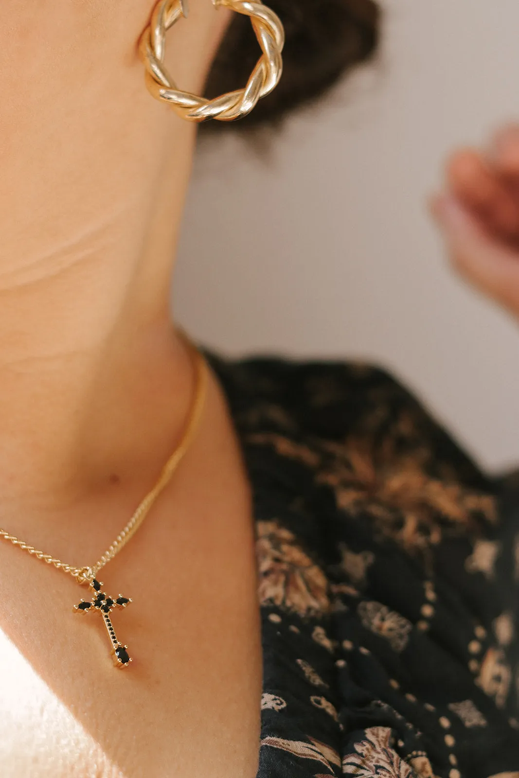 Sant’Angelo Cross Necklace (Black)